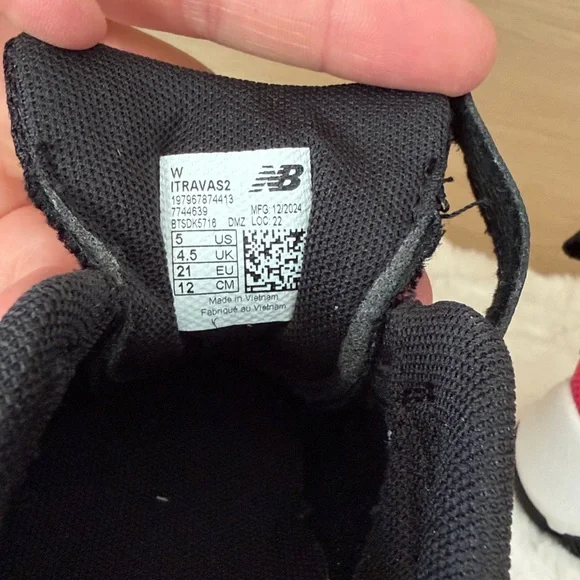 ✨$25✨NWT•New Balance Rave Run Toddler Kids' Sneakers | Black/Pink | 5T Wide - Picture 11 of 12